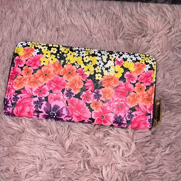 Betsey Johnson Wallet - Picture 4 of 7